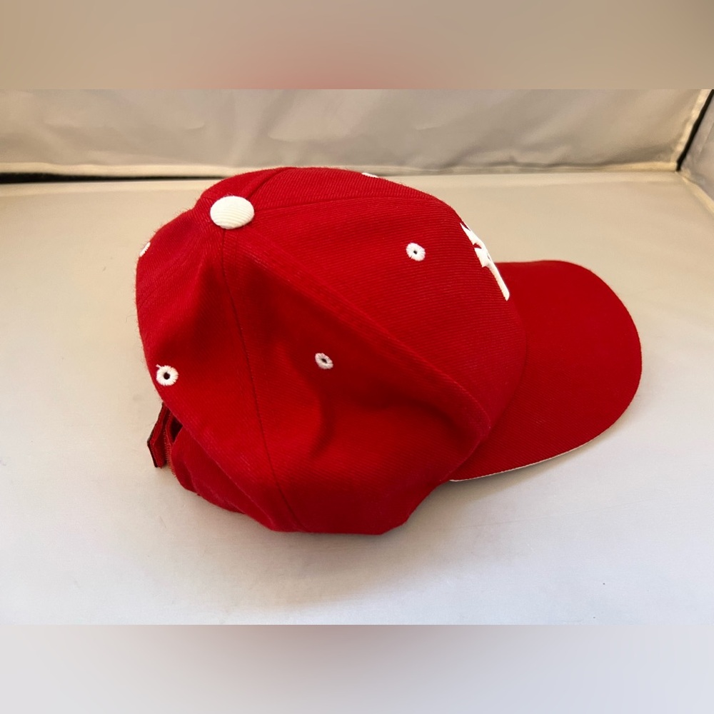 Red New York Yankees Baseball Cap - Picture 9 of 9